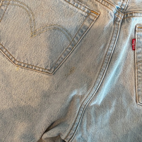 Levi’s 501 mid thigh shorts - Picture 3 of 3